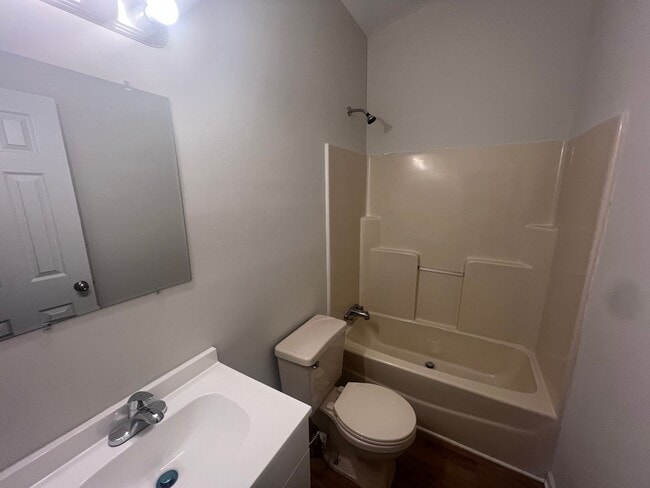 Building Photo - LEASING NOW FOR OCTOBER 2025!