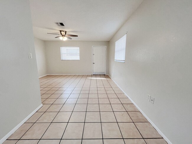 Building Photo - 2 BED/1 BATH COMING SOON!