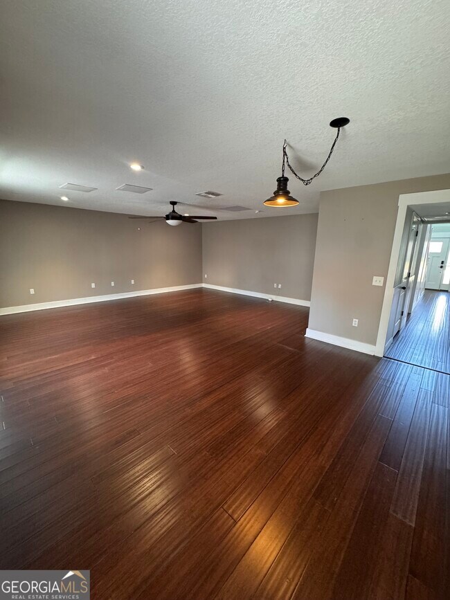 Building Photo - 219 Pine Bluff Dr