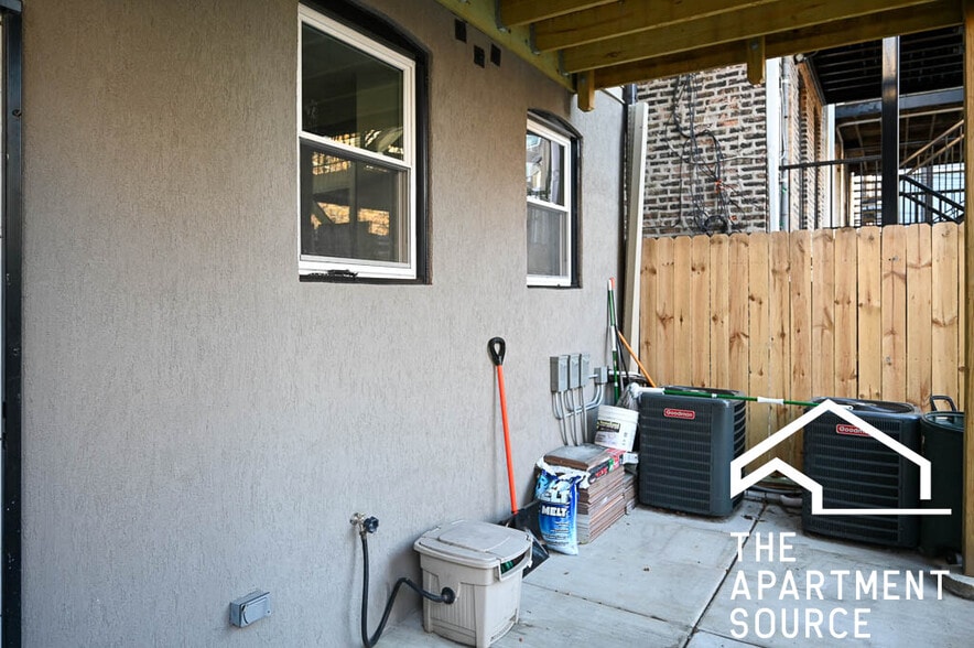 Building Photo - 1142 W 17th St