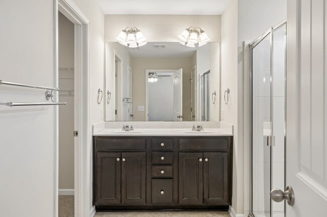 Building Photo - Modern 3BR Townhome with Garage in Desirable Nichols Vale