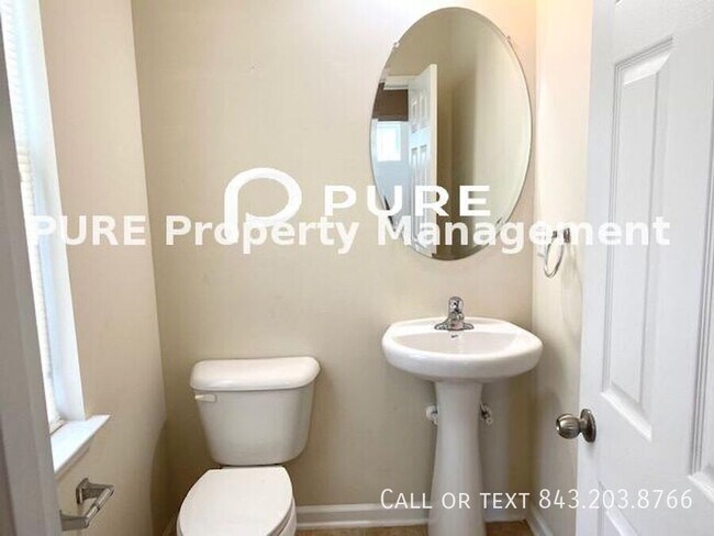 Building Photo - 160 Avonshire Dr