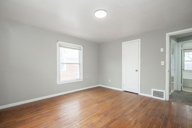 Building Photo - NEWLY RENOVATED! 2 BED, 1 BATH BEAUTIFUL SINGLE-FAMILY HOME!