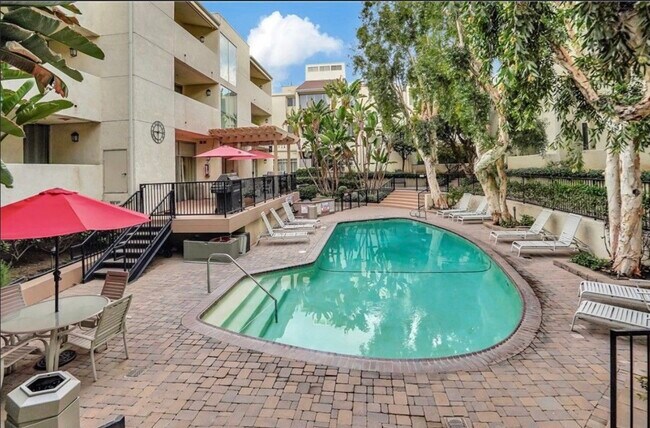 Building Photo - 5325 Newcastle Ave