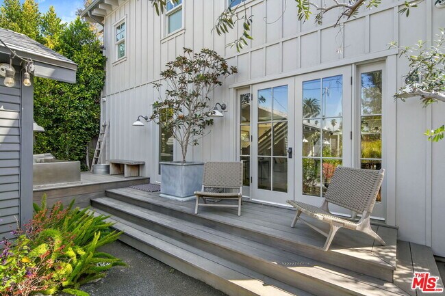 Building Photo - 821 Nowita Pl