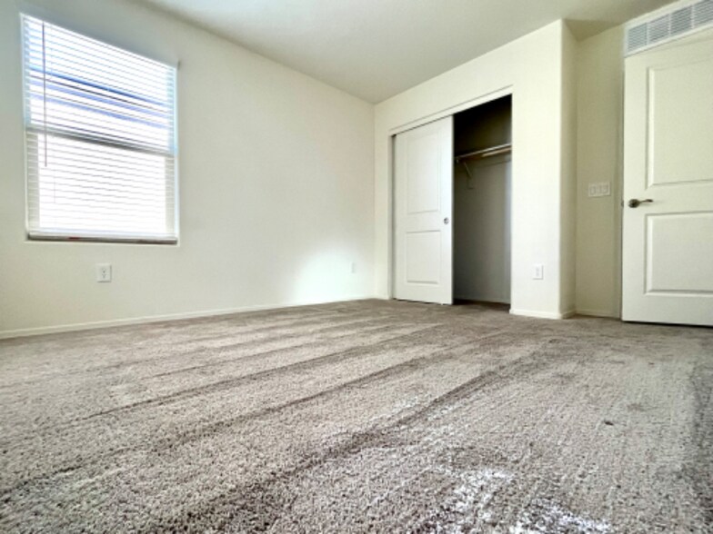 Building Photo - 11010 S Silver Fern Dr
