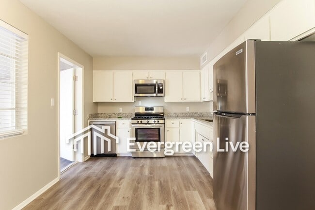 Building Photo - 3308 W Cactus Wren Dr