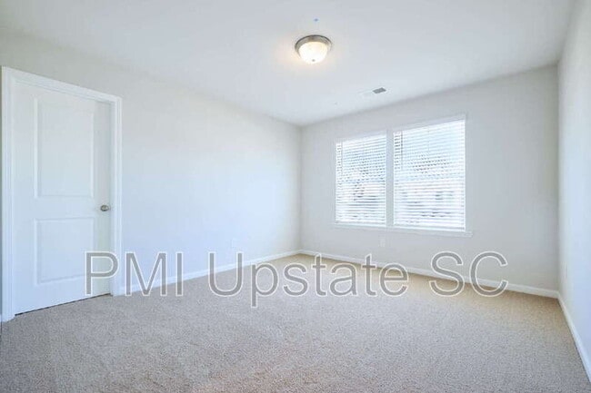 Building Photo - 405 Mariene Dr