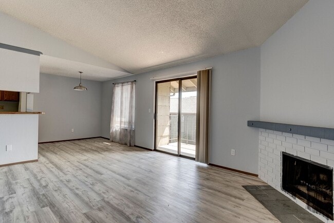Building Photo - Charming 2-Bedroom Condo with Balcony – Pr...