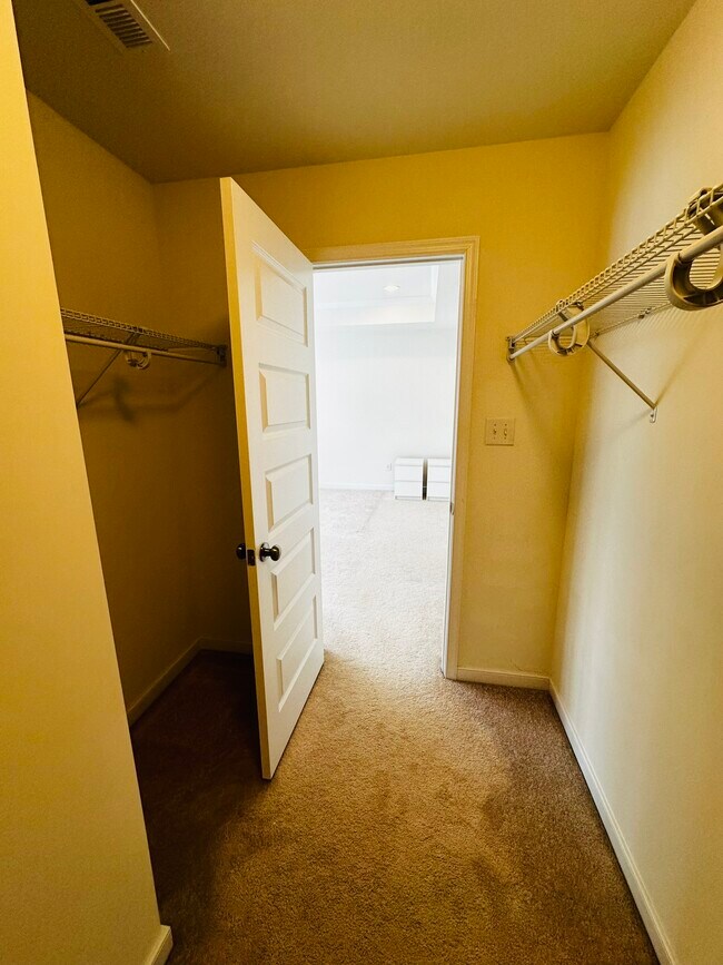 Building Photo - 5604 Benoni Ct