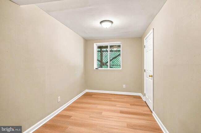 Building Photo - 208 Hartford Rd