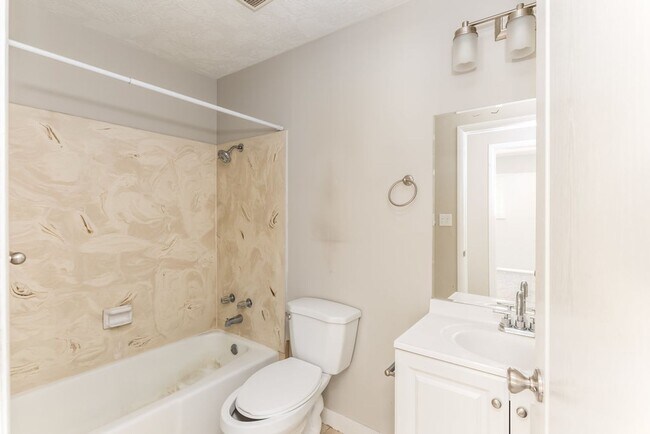 Building Photo - North Provo Duplex