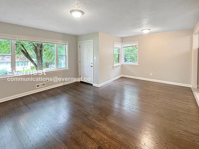 Building Photo - 3400 Bonaire Dr