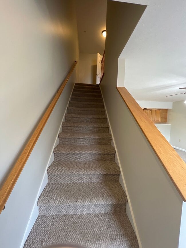Building Photo - 2 Bedroom townhouse with garage near Med C...