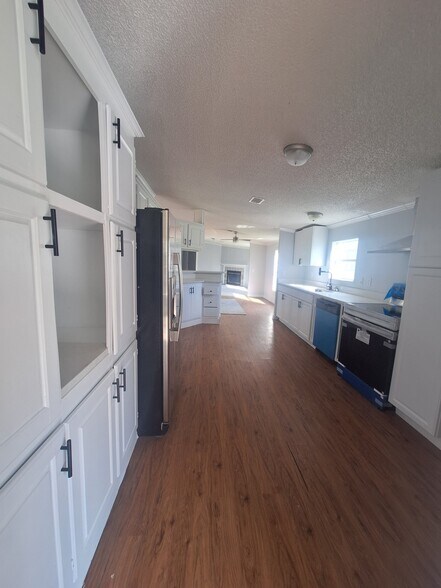 Building Photo - 4452 Roundup Dr