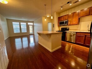 Building Photo - Gorgeous 1 Bedroom 1 Bath With Great Acces...