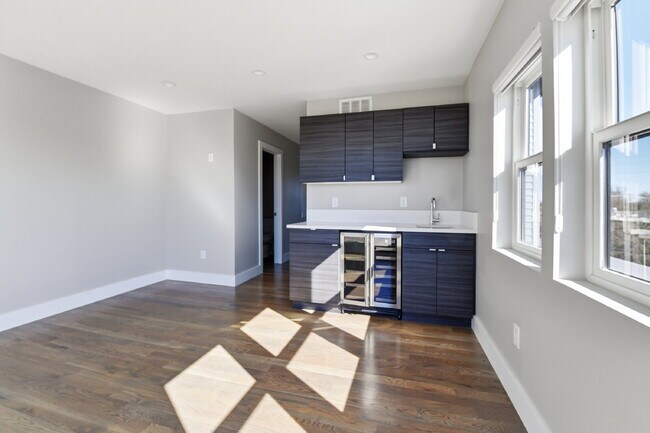 Building Photo - $5,740.95, $300 off the first month's rent, 4 Beds - 5 Bath, Townhouse in Denver with Office!