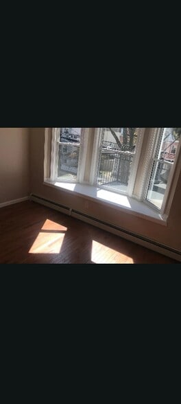 Building Photo - 121 S Fulton St