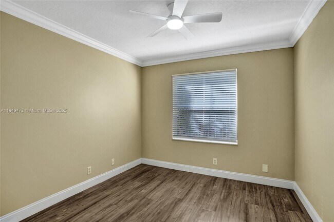 Building Photo - 1100 Chinaberry Dr