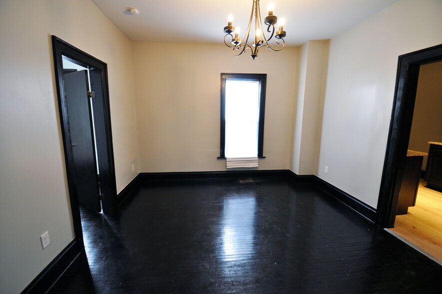Dining - 886 Carpenter St