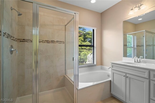 Building Photo - 15820 Portofino Springs Blvd
