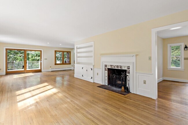 Building Photo - 1 Fern Ln