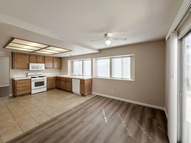 Building Photo - 4 BEDROOM / 3 CAR GARAGE MURRIETA HOME FOR...