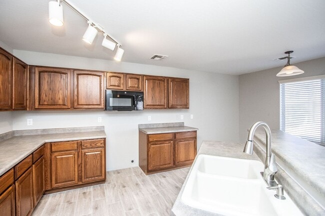 Building Photo - FANTASTIC 4BED/3 BATH SAN TAN HOME in RANCHO BELLA VISTA