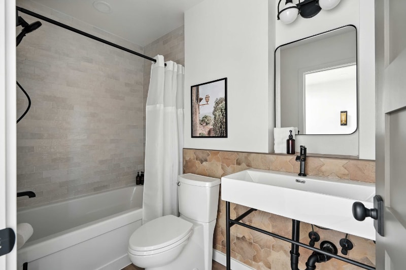 Building Photo - 925 NE 23rd Ave