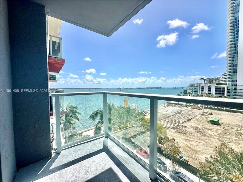 Building Photo - 1155 Brickell Bay Dr