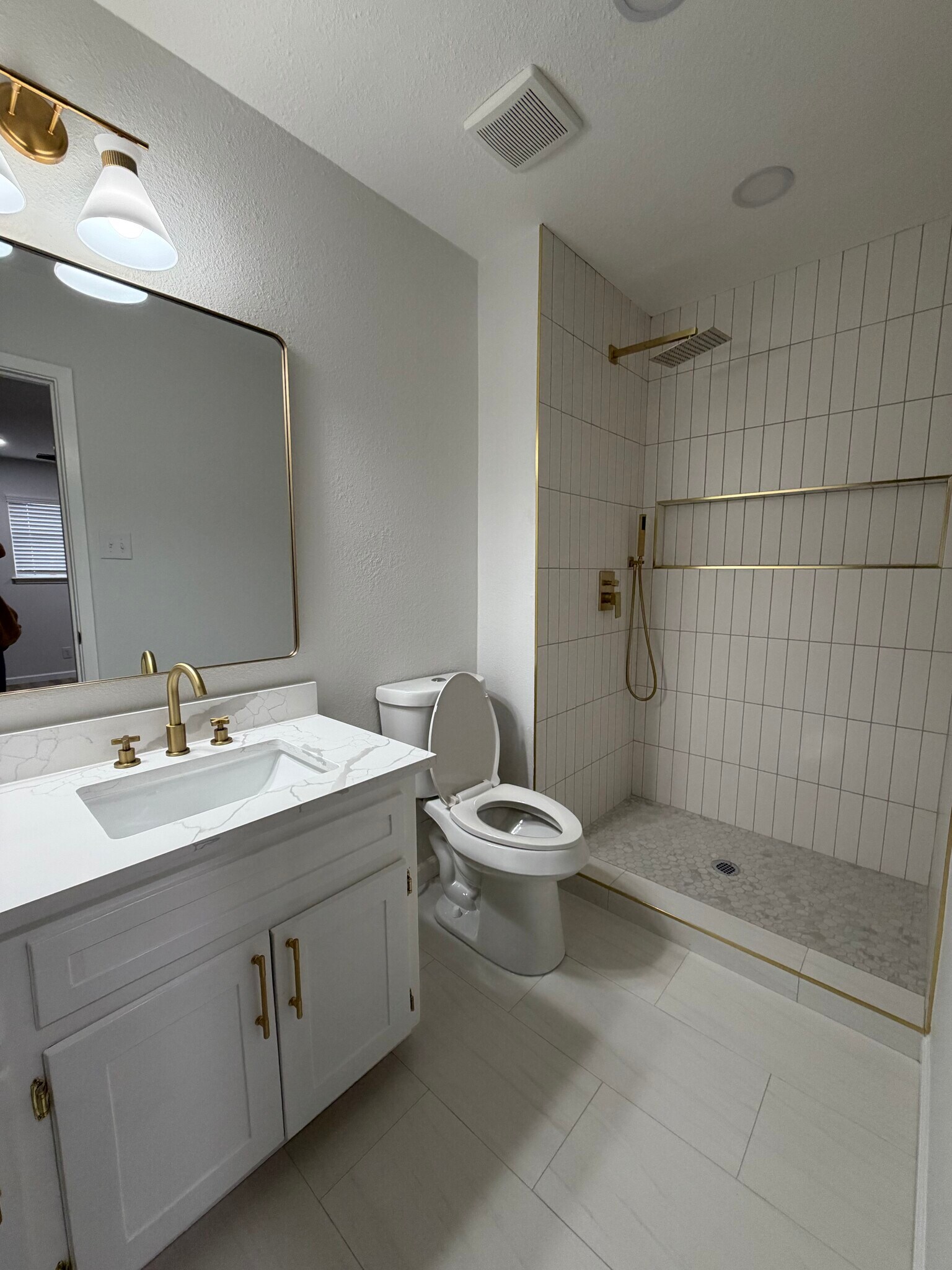 Building Photo - 6526 Forest Grove