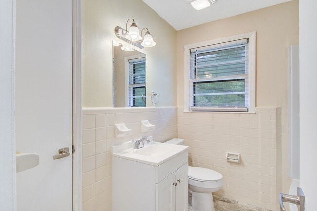 Building Photo - Welcome To West Circle Dr