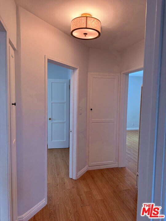 Building Photo - 4123 W Toluca Lake Ave