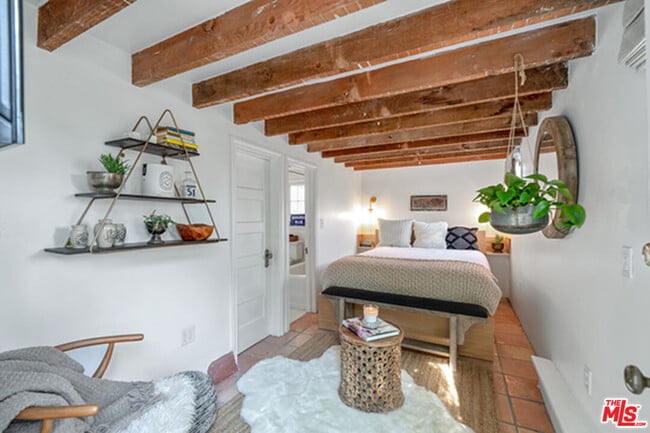 Building Photo - 6402 Ivarene Ave