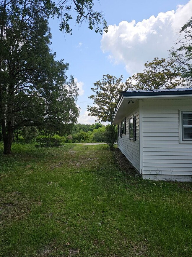 Building Photo - Tucked away in Little River