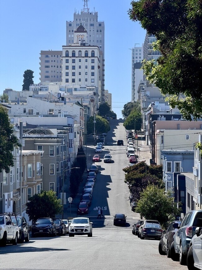 Building Photo - 1717 Jones St