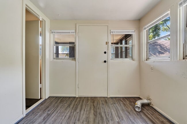 Building Photo - 133 N Gorin Ave