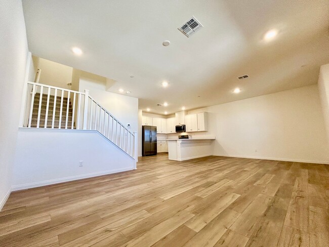 Building Photo - Brand new Townhome in Summerlin Grand Park Village