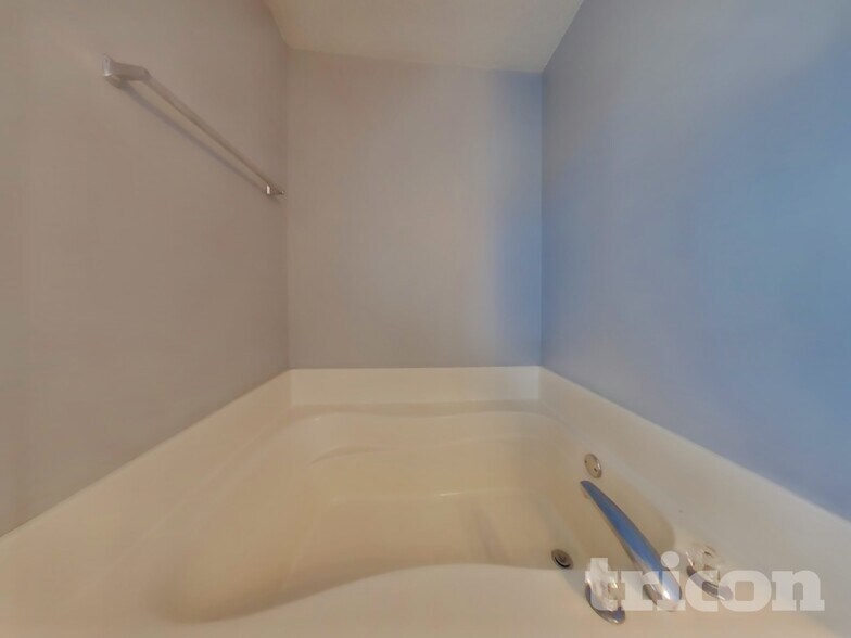 Building Photo - 245 Longview Dr