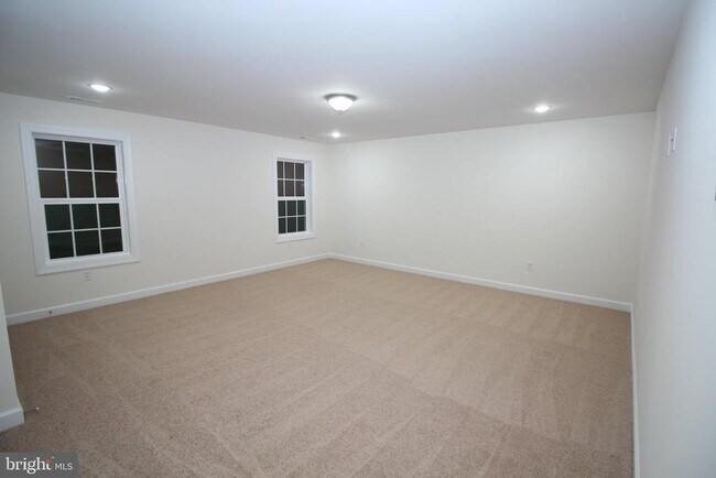 Building Photo - 35 Mapledale Rd