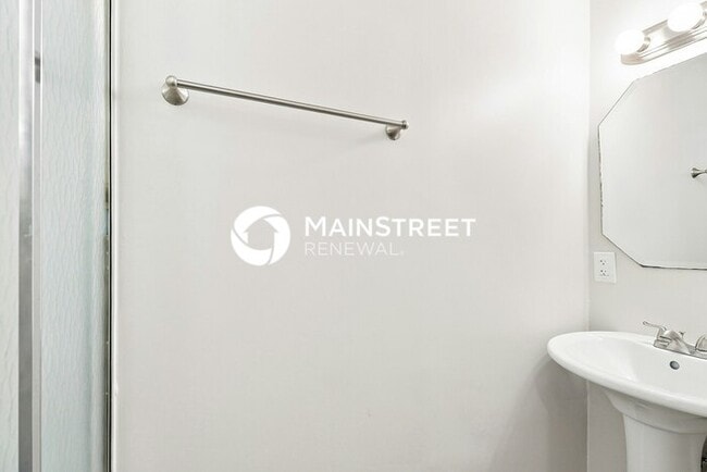 Building Photo - 3 Bedroom Pet-Friendly Home in Charlotte, NC with Main Street Renewal