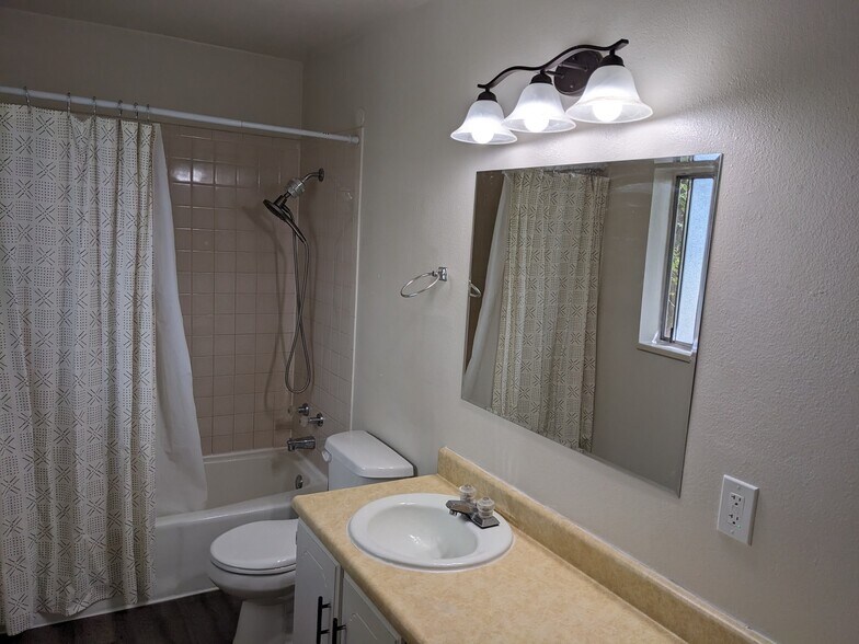 Building Photo - 2096 S Nevada Ave