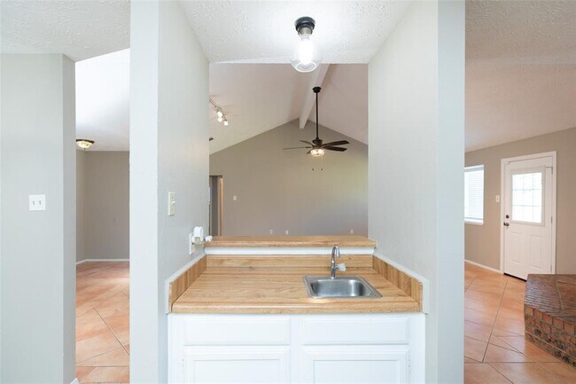Building Photo - 2823 Allyson Ln
