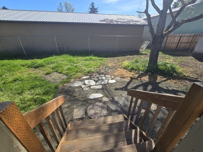 Building Photo - 2097 Castle Ave