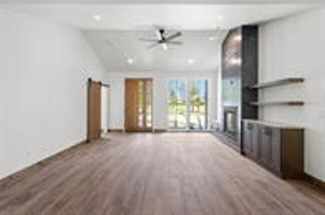 Building Photo - 4bed/2bath house on Village Greens Golf Co...