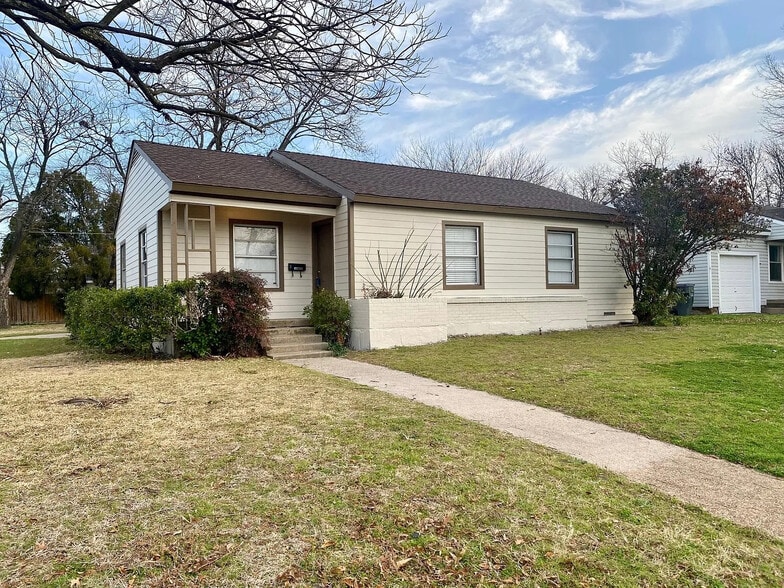 Building Photo - Room in House on Glengariff Dr