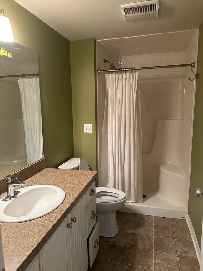 Building Photo - 955 Acorn Dr