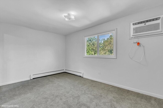 Building Photo - 16035 Laramie Ave