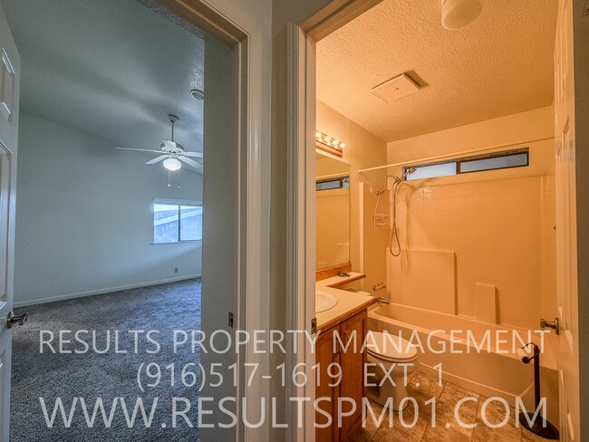 Building Photo - Fantastic Over 55 Community! Amenities! 2 bedroom