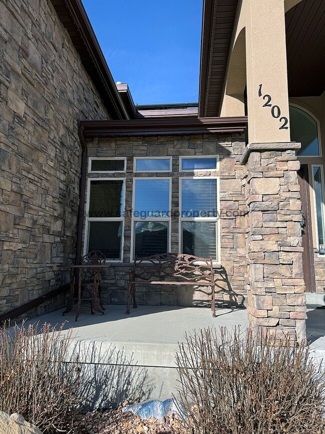 Building Photo - *3 Month Lease* Beautiful Home available f...